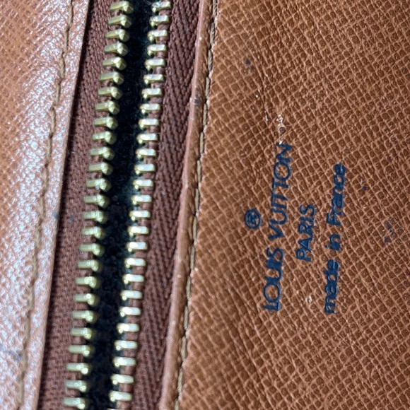 Louis Vuitton Monogram Bordeaux 24 Shoulder Bag M51798. - Picture 7 of 15